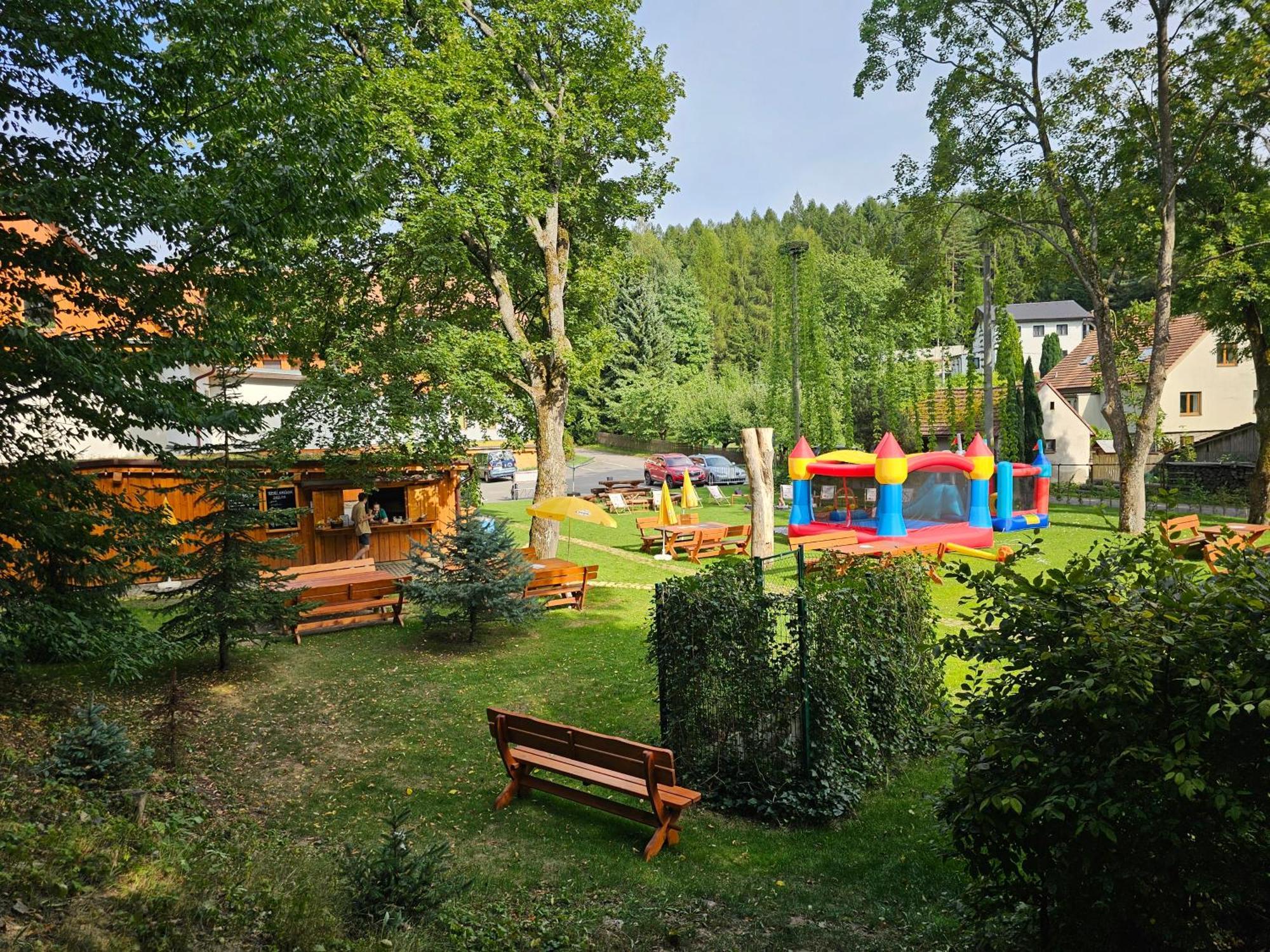 Balonovy Hotel A Pivovar Radesin Zewnętrze zdjęcie